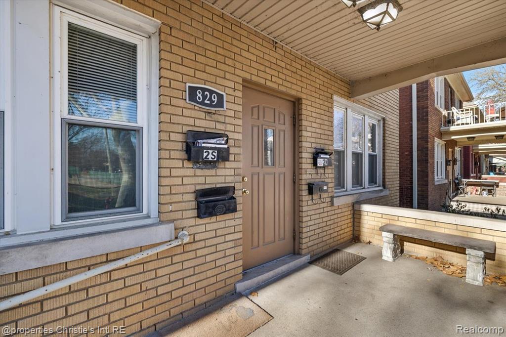 829 Beaconsfield Ave, Grosse Pointe Park, MI 48230 — Photo 4