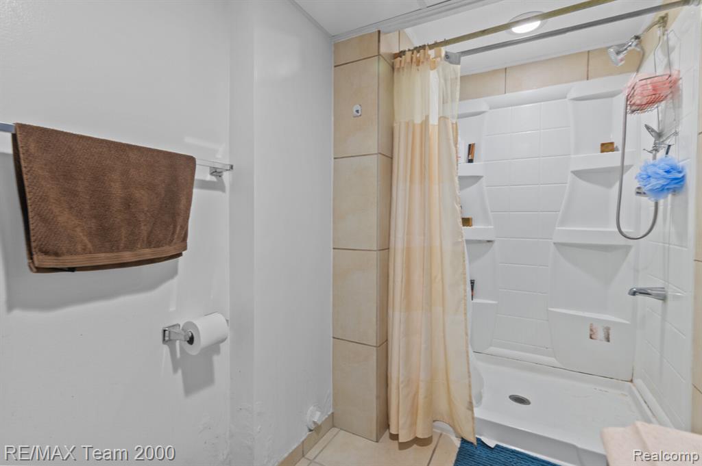 40220 Walter Drive, Sterling Heights, MI 48310 — Photo 22