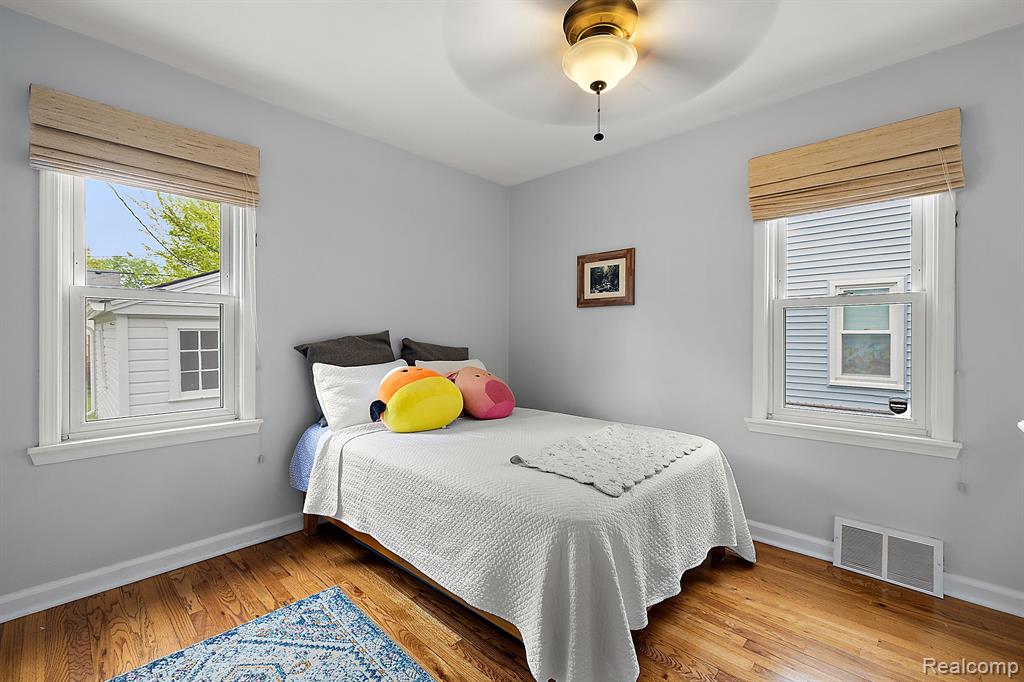 904 N DORCHESTER Avenue, Royal Oak, MI 48067 — Photo 16