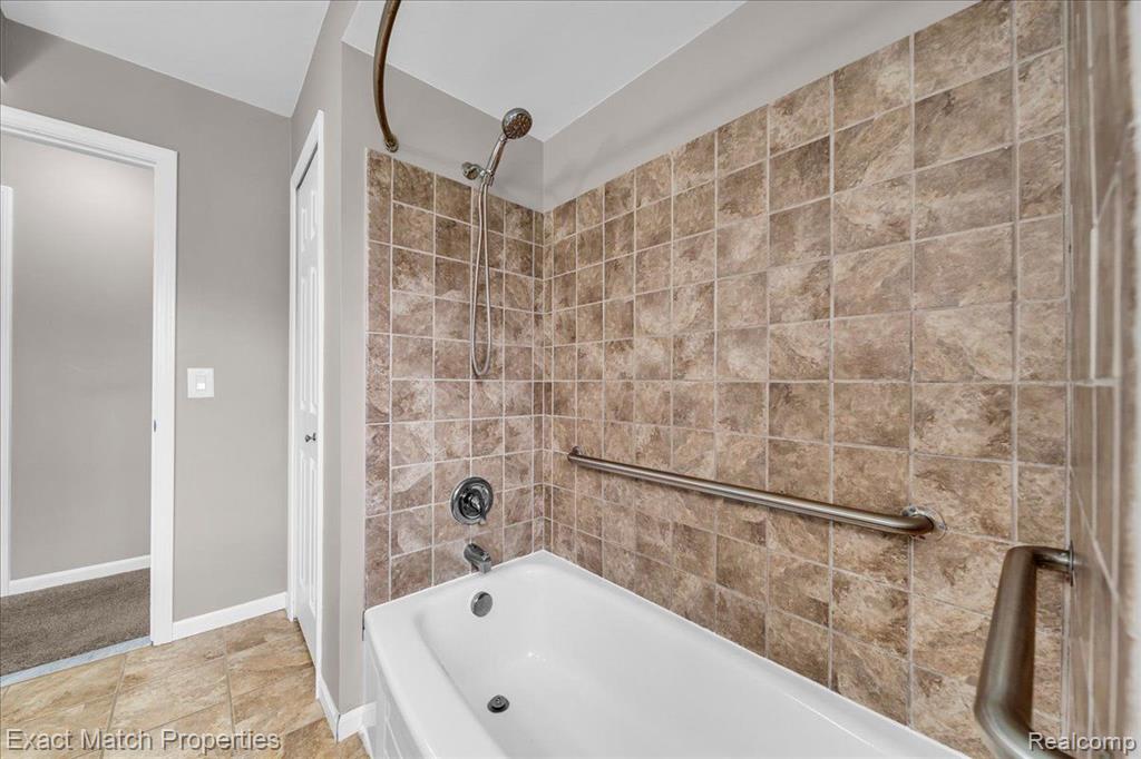9121 SANDYSIDE Road, White Lake, MI — Photo 30