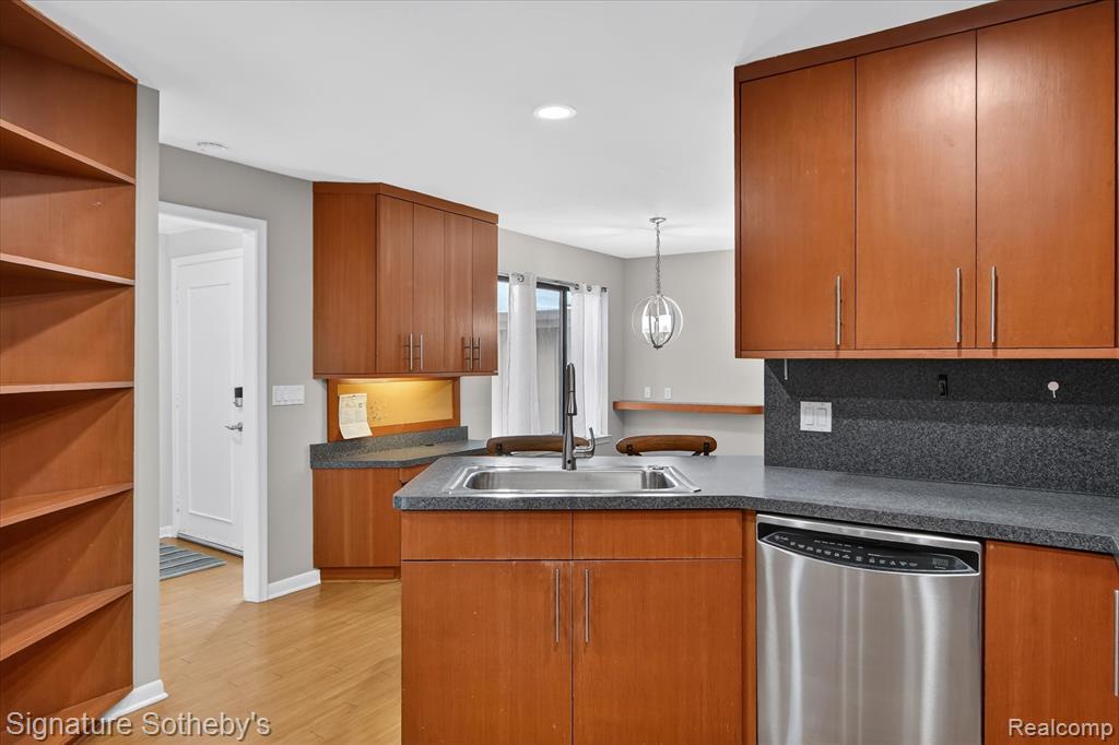 7107 Pebble Park Drive, 163, West Bloomfield, MI — Photo 23