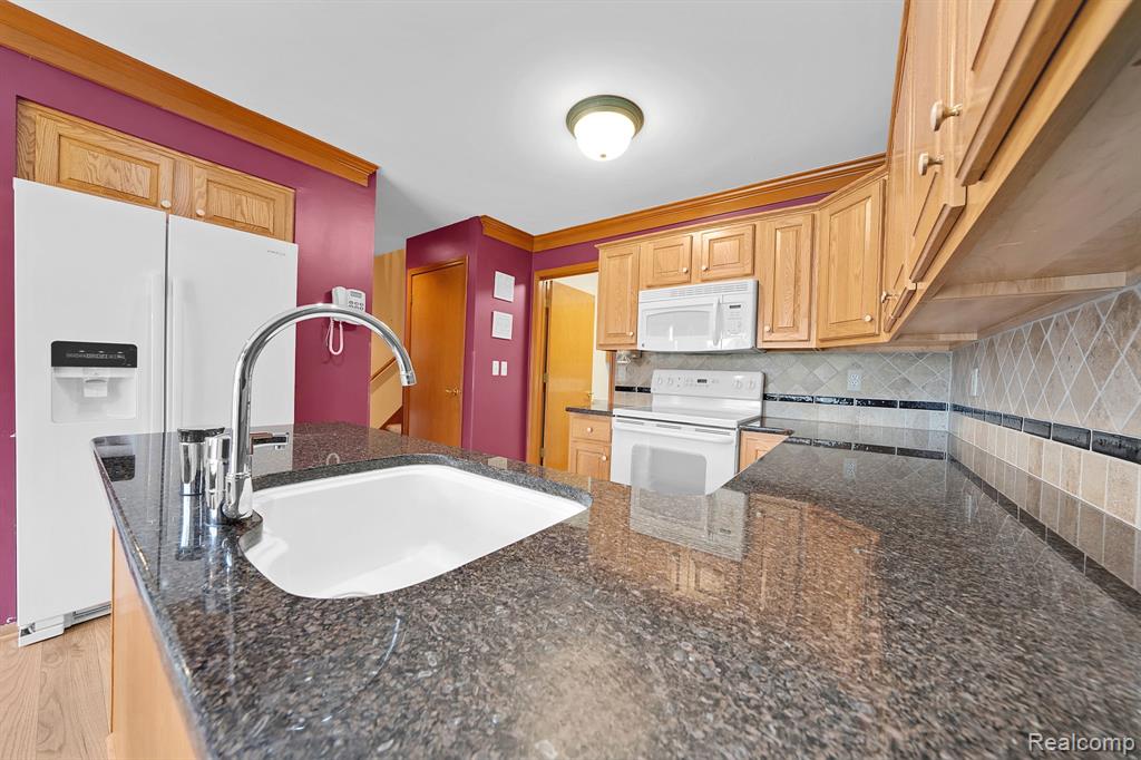 43134 Napa Drive, 35, Sterling Heights, MI 48314 — Photo 12