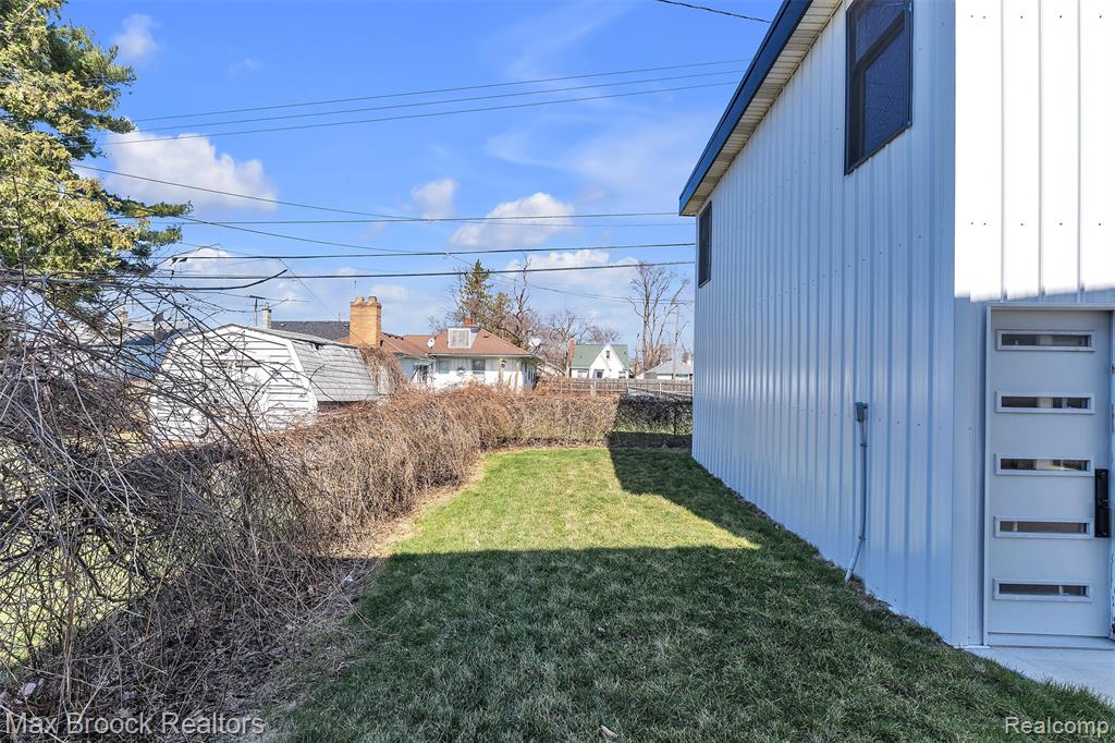 51 E Shevlin Avenue, Hazel Park, MI 48030 — Photo 56