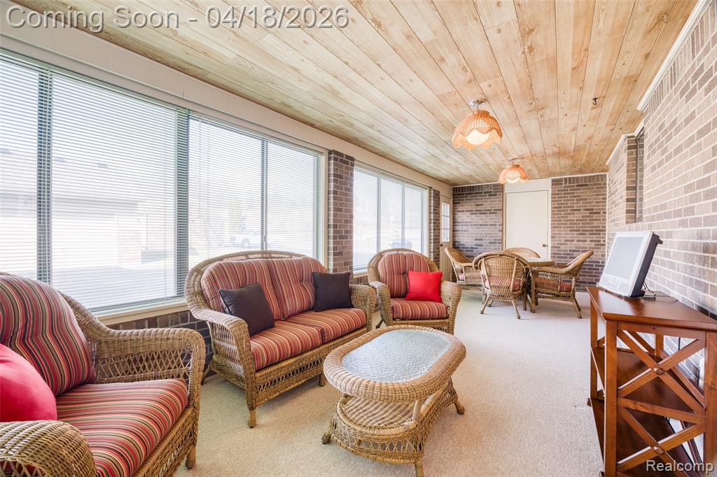 35631 Heritage Lane, Farmington, MI 48335 — Photo 27