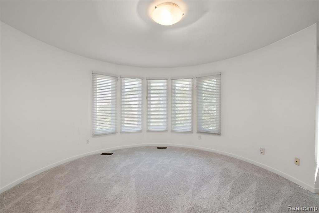 6358 Golden Lane, West Bloomfield, MI — Photo 32