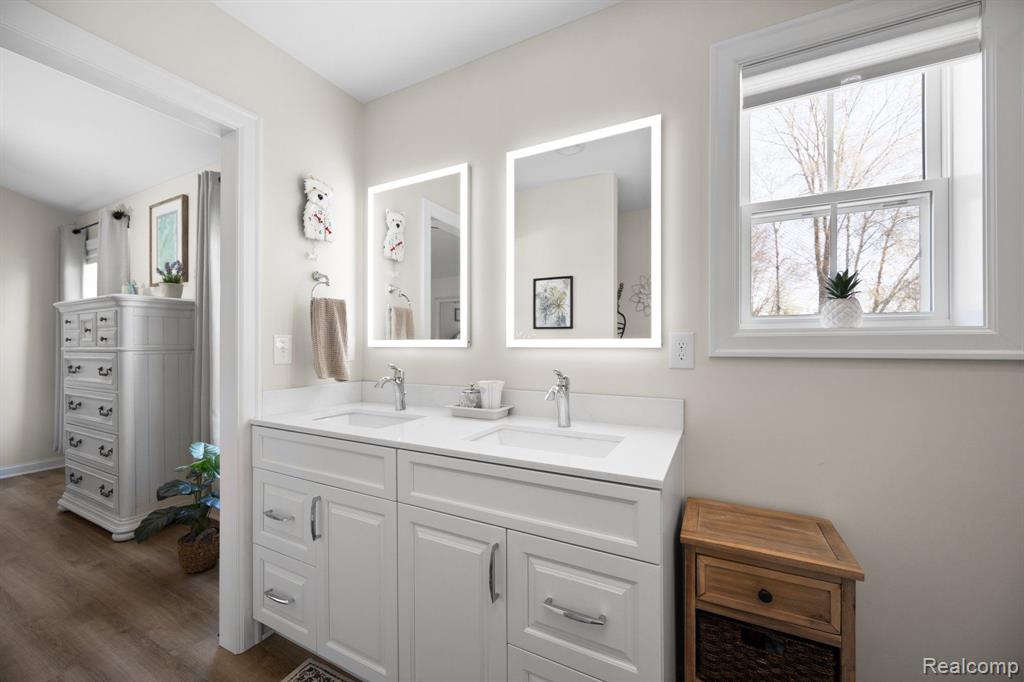 5310 FALCON Way, Midland, MI 48642 — Photo 22