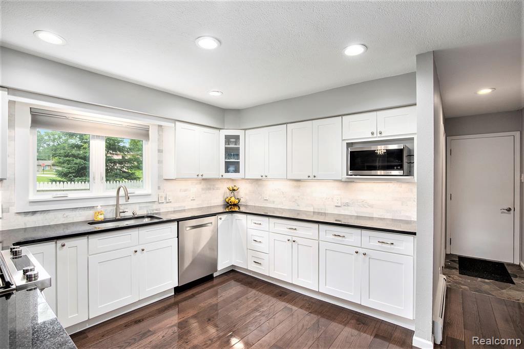 6823 Park Lake Drive, Clarkston, MI — Photo 11