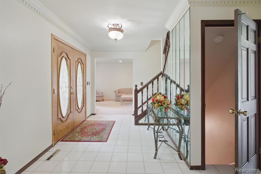 5389 Vincennes Drive, Bloomfield Hills, MI 48302 — Photo 23