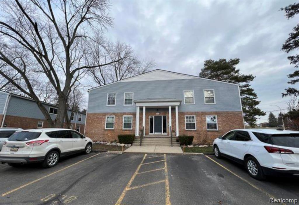 521 E UNIVERSITY Drive, Rochester, MI 48307 — front exterior