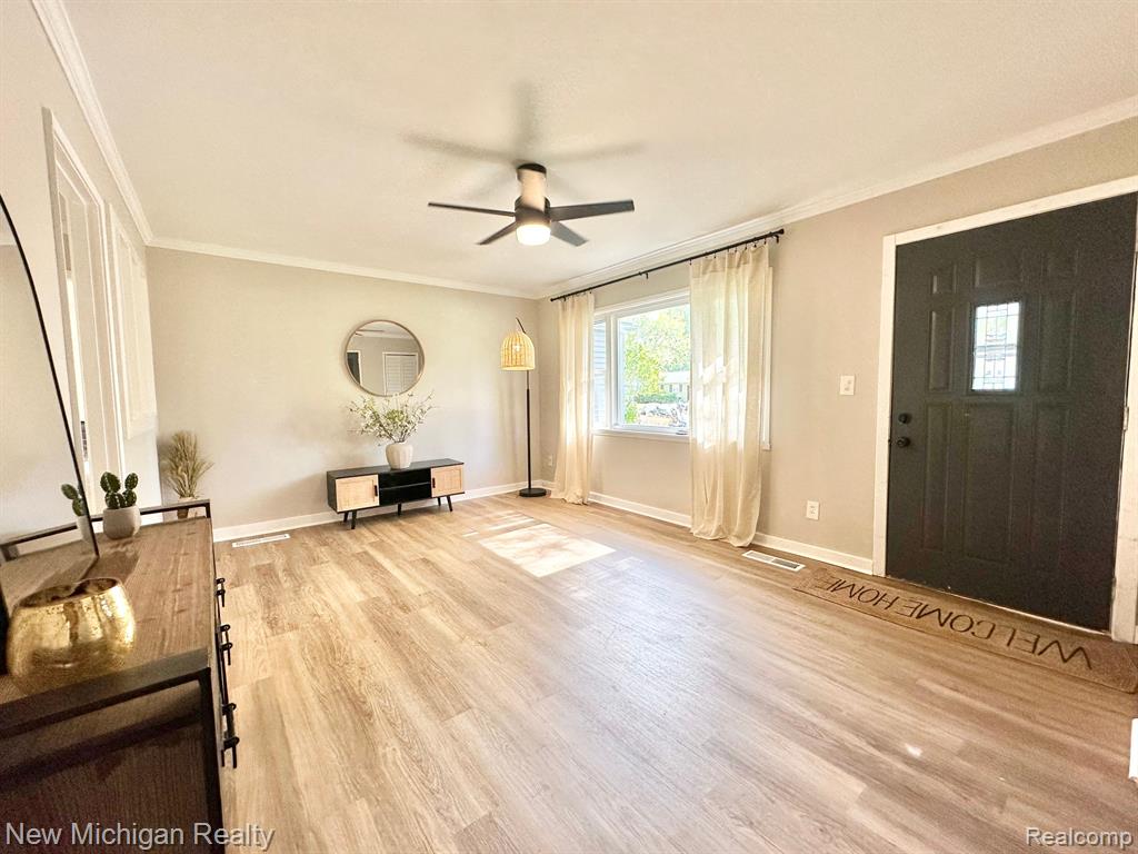 6109 WOODSDALE Drive, Grand Blanc, MI 48439 — Photo 5