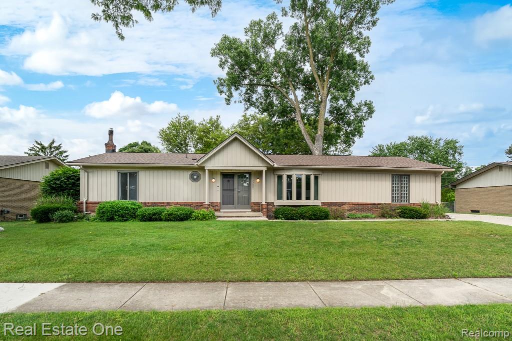53081 Scenic Drive, Shelby Twp, MI 48316 — front exterior
