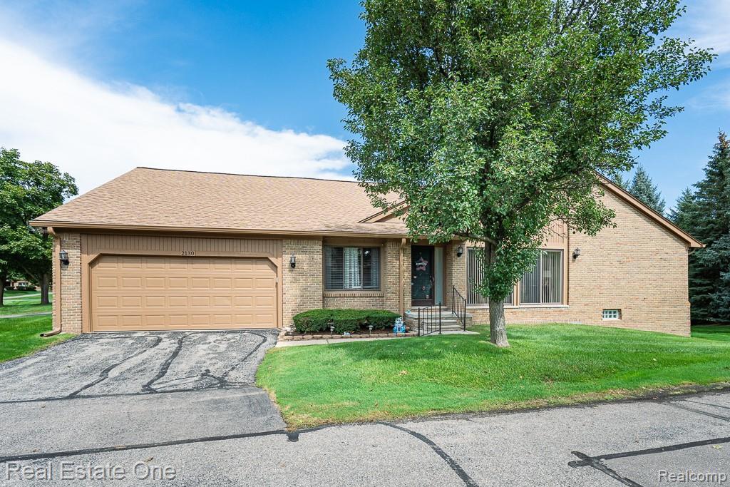 2130 London Bridge Drive, Rochester Hills, MI 48307