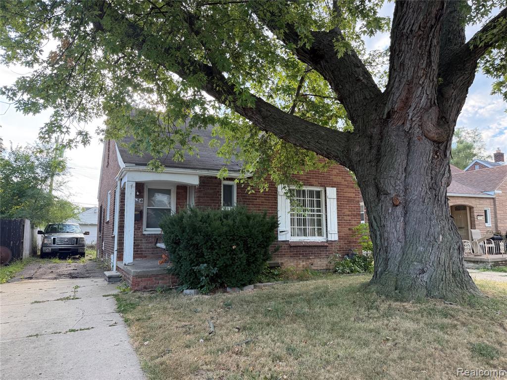 8674 Grandville Avenue, Detroit, MI 48228