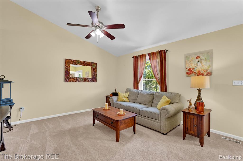 2092 Brier Crest Drive, Davison, MI 48423 — Photo 8