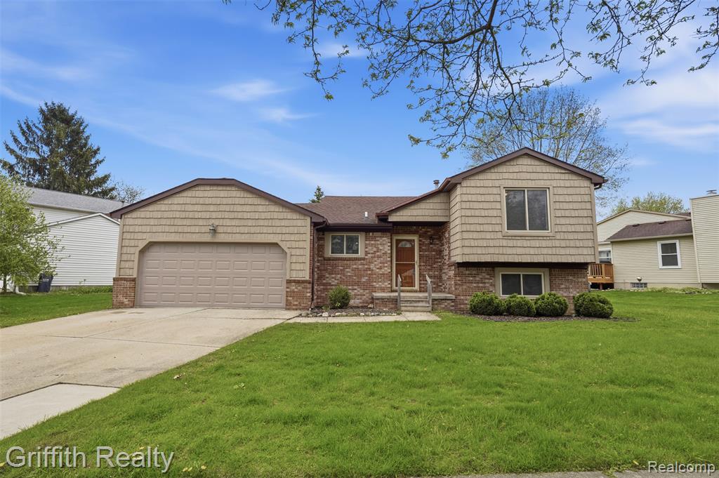 865 Alpine Drive, Brighton, MI 48116 — Photo 2