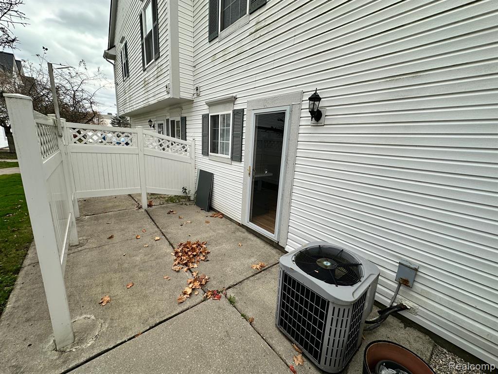 22100 CAPE COD Way, Farmington Hills, MI 48336 — Photo 2