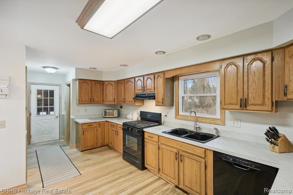 5904 W ALLEN Road, Fowlerville, MI 48836 — Photo 14