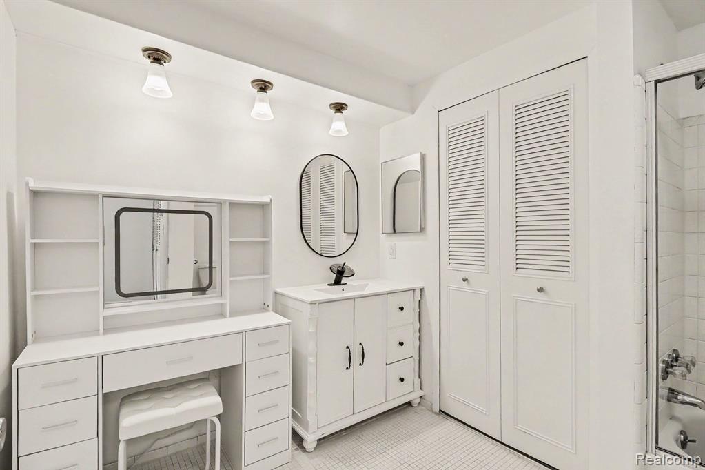8232 Karam Boulevard, Warren, MI 48093 — Photo 17