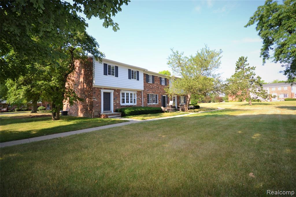 559 Fox Hills Drive N, Bloomfield Hills, MI 48304 — Photo 2