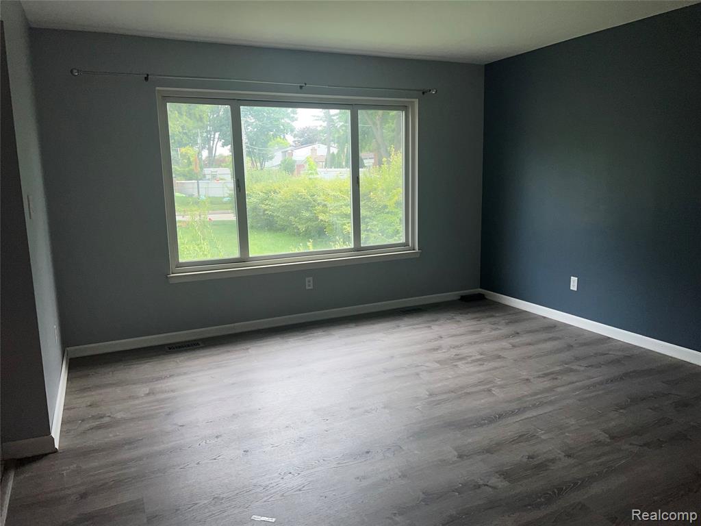 8737 Crestview Drive, Sterling Heights, MI 48312 — Photo 33