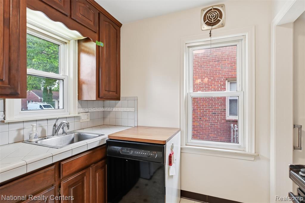 9951 Marion, Redford, MI 48239 — Photo 15