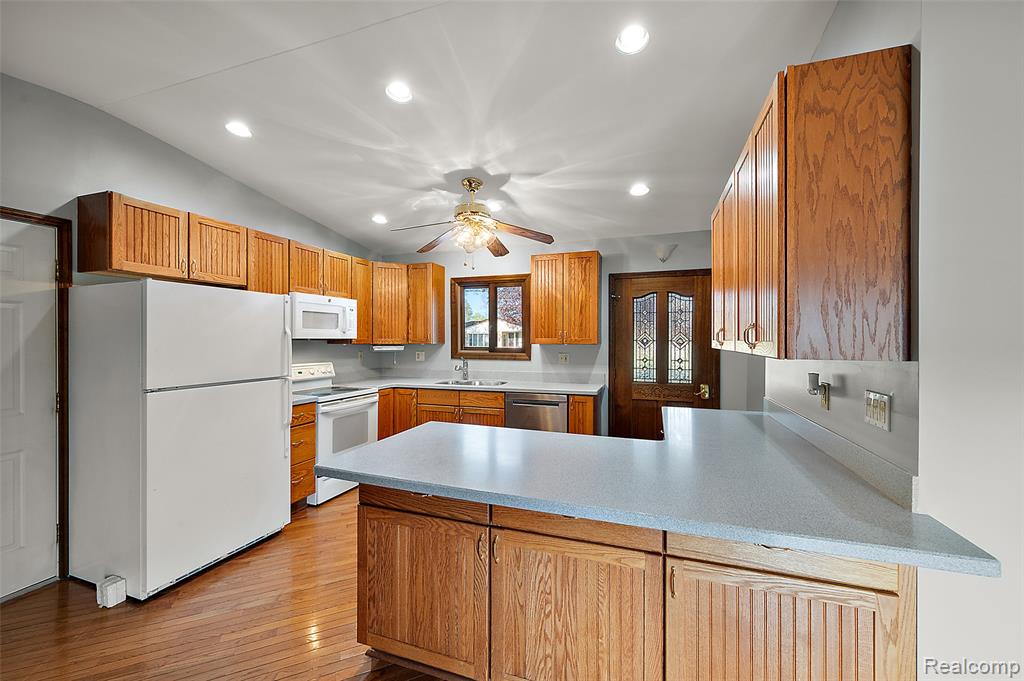 15 Pleasant Lake Drive, Waterford, MI 48327 — Photo 20