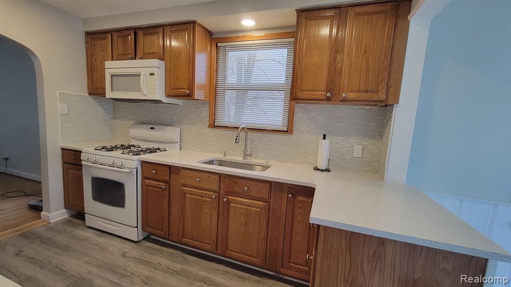 639 E 14 MILE Road, Clawson, MI — Photo 6