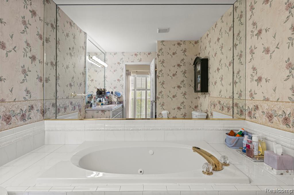 6 Bradford Court, Dearborn, MI 48126 — Photo 25