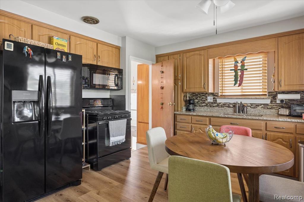 24315 Currier Street, Dearborn Heights, MI 48125 — Photo 19
