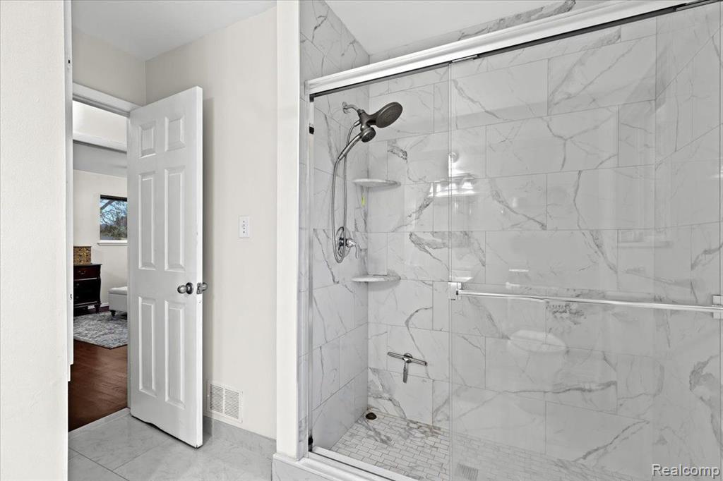 4724 S TUXEDO Drive, Warren, MI 48092 — Photo 14