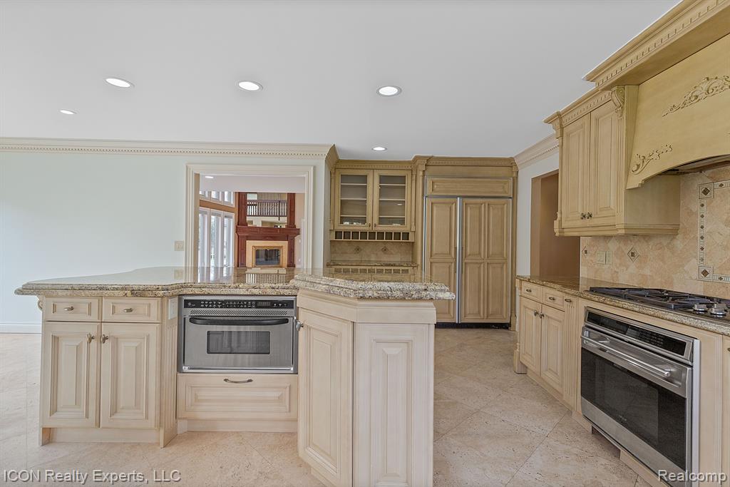 5215 DEER RUN Circle, Orchard Lake Village, MI 48323 — Photo 28
