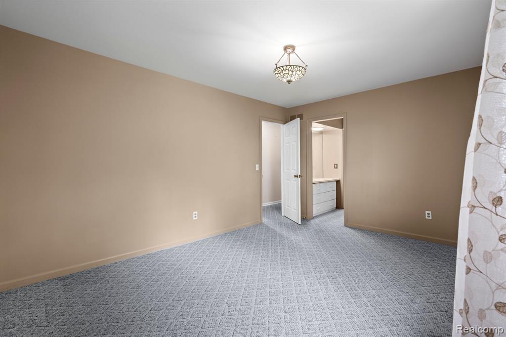 50631 NEWCASTLE Drive, Chesterfield, MI 48047 — Photo 28