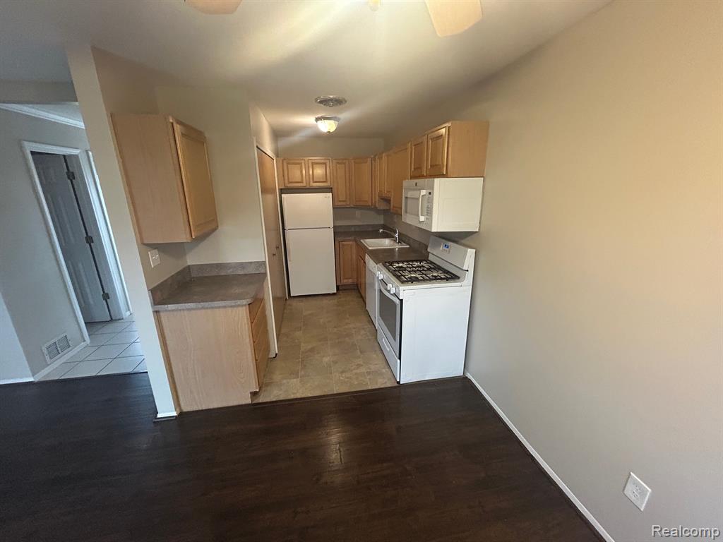 41168 N WOODBURY GREEN, Belleville, MI 48111 — Photo 7