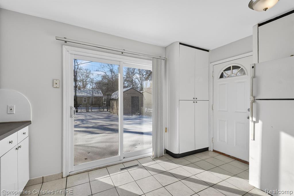 10111 Troy Street, Oak Park, MI, 48237