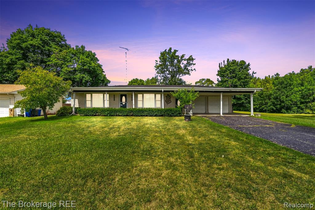 1049 E Hill Road, Grand Blanc, MI 48439