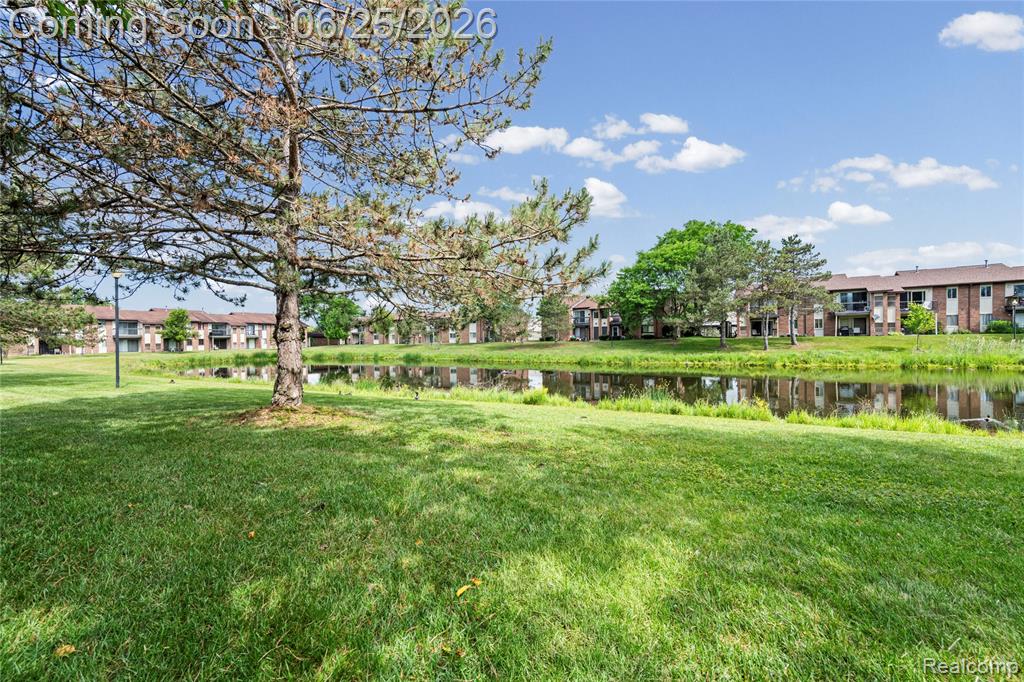 33693 Pondview Circle, Livonia, MI 48152 — Photo 21