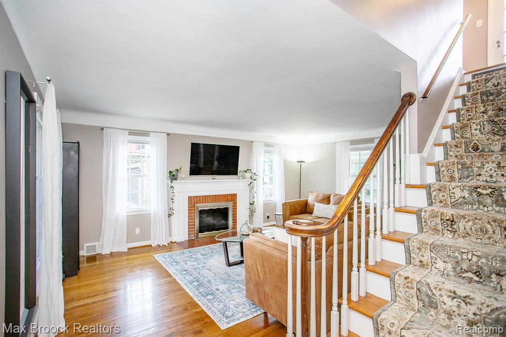 10475 Vernon Avenue, Huntington Woods, MI — Photo 3