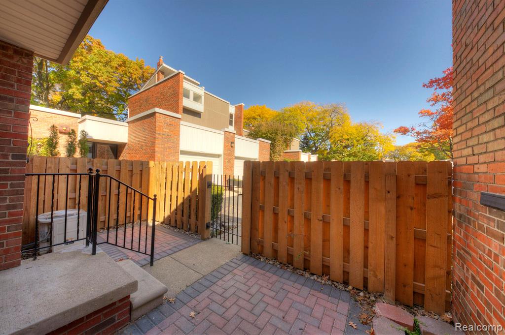 2037 Hyde Park Drive, Detroit, MI 48207 — Photo 36