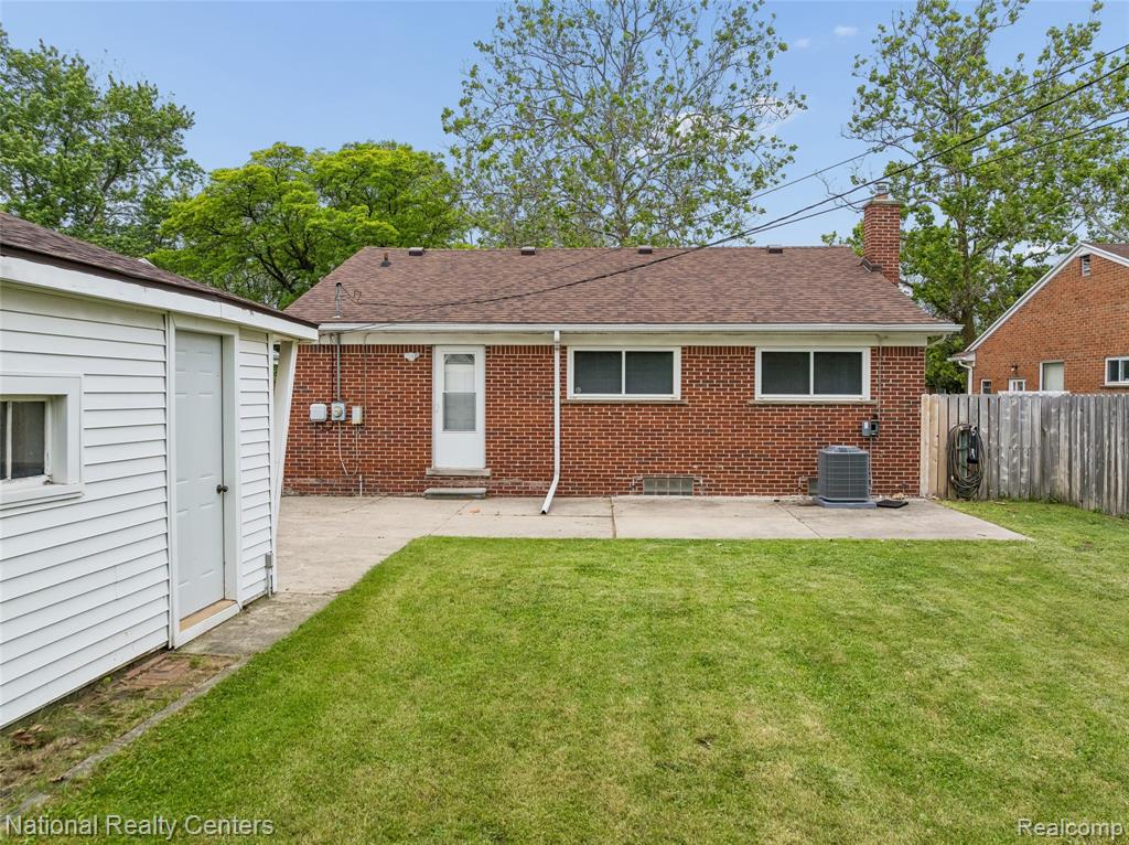 8108 Whitefield Street, Dearborn Heights, MI 48127 — Photo 21