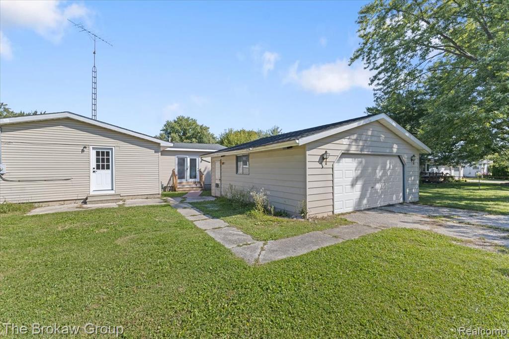 4062 N Belsay Road, Flint, MI 48506 — Photo 5