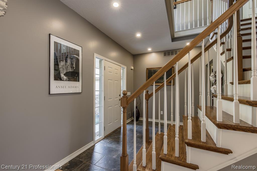 5492 E Alyssa Court, White Lake, MI 48383 — Photo 8
