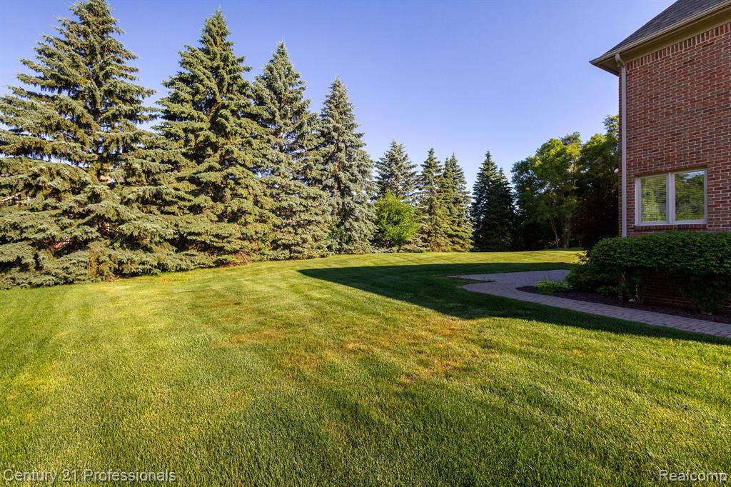 54152 Deer Ridge Court, Rochester, MI 48307 — Photo 55