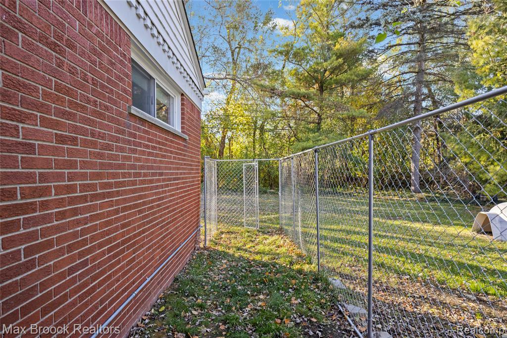2724 Alveston Drive, Bloomfield, MI 48304 — Photo 41