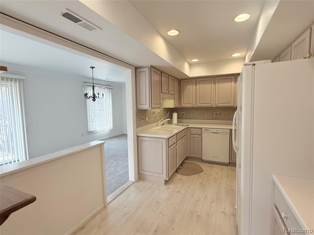 19710 W 13 Mile Road, 201, Beverly Hills, MI 48025 — Photo 3