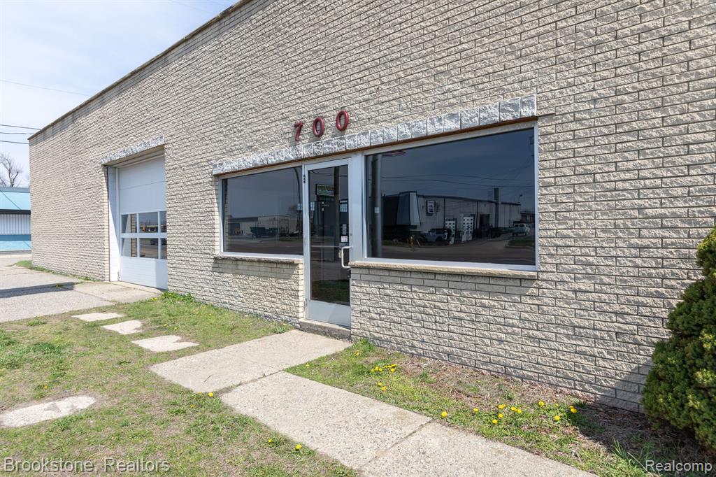 700 CESAR E CHAVEZ Avenue, Pontiac, MI 48340 — Photo 2