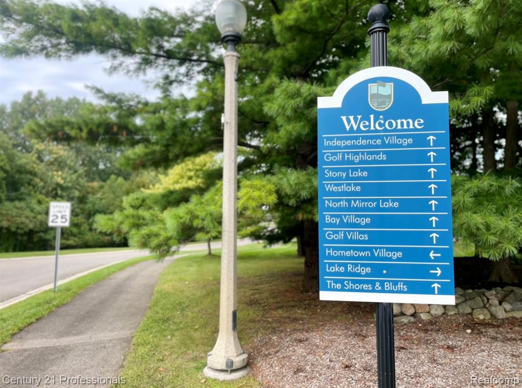 778 W Peninsula Court, Oxford, MI, 48371