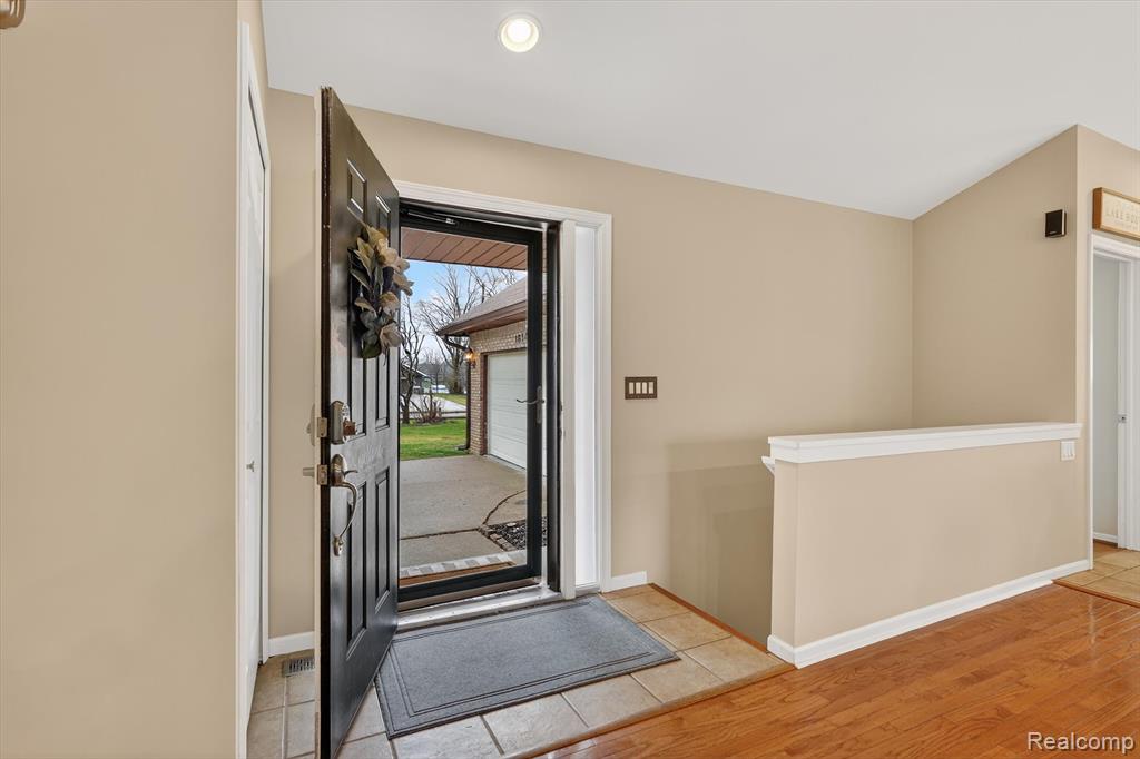 16147 Silvercrest Drive, Fenton, MI 48430 — Photo 6