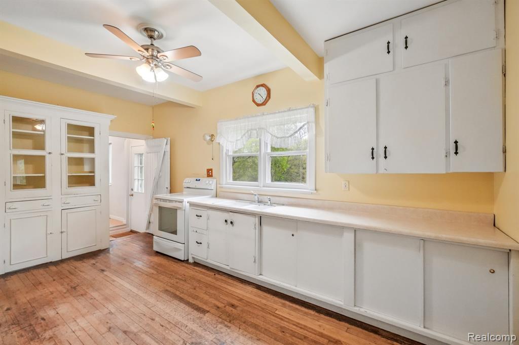 9551 Ellis Road, Clarkston, MI 48348 — Photo 18
