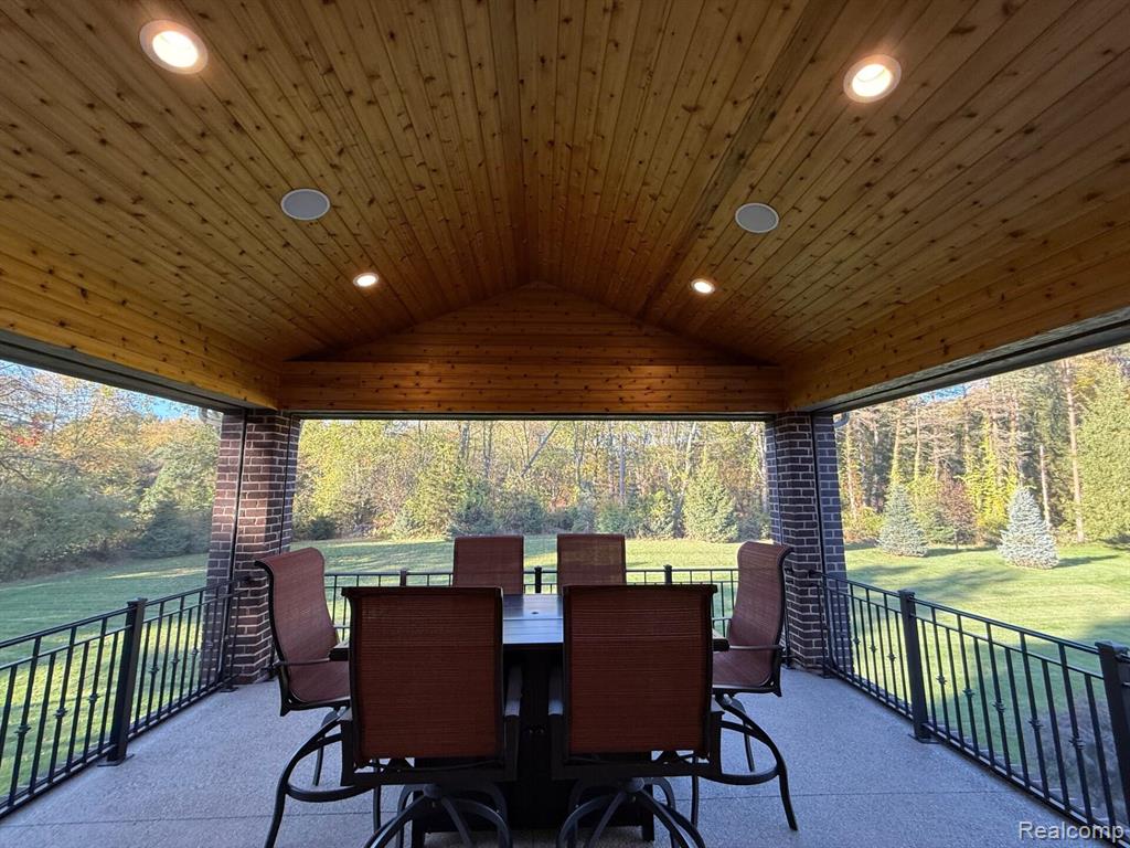 8146 Cotswold Lane, Clawson, MI 48348 — Photo 22