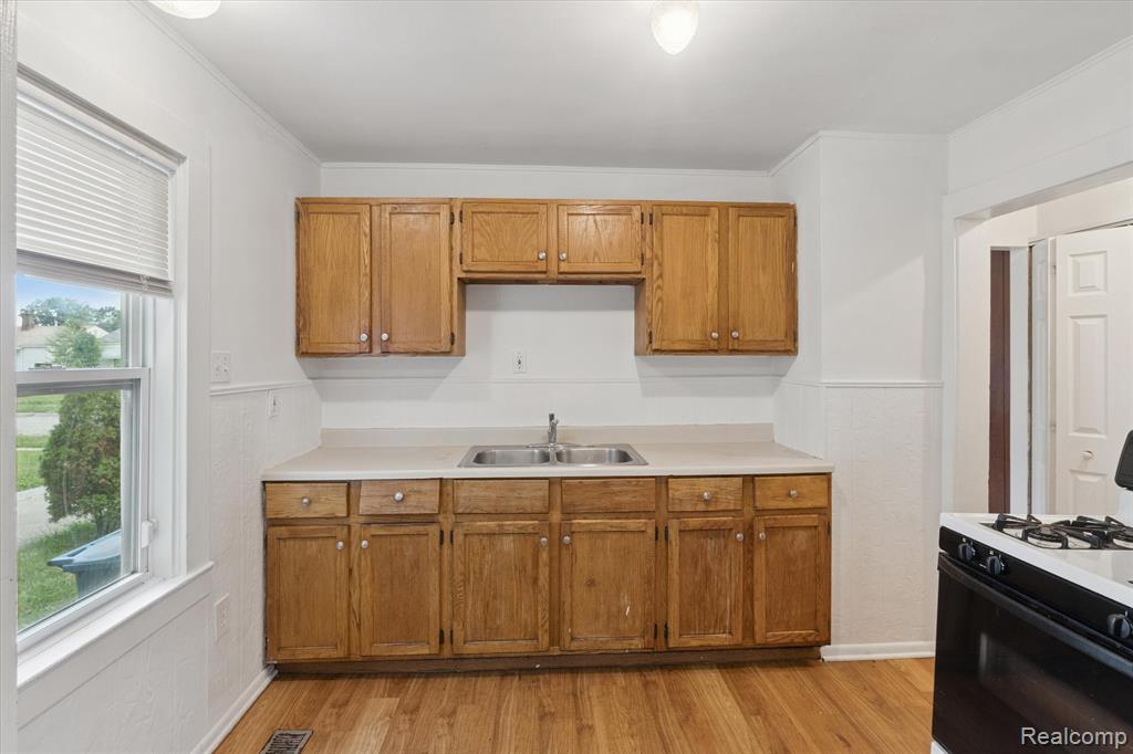 7028 PACKARD Avenue, Warren, MI 48091 — Photo 7